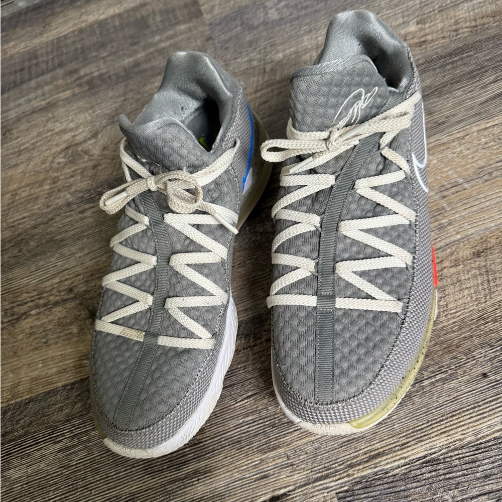 Men’s 12.5 Lebron 17 Low Gray/White Retro Basketball Sneakers Good Condition